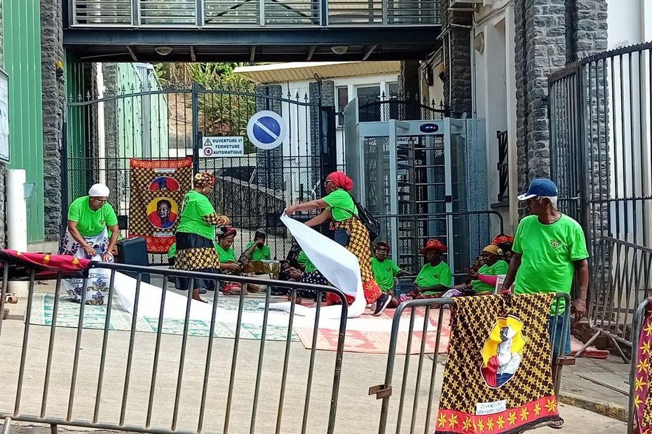 Foreign students waiting for their visas stranded in Mayotte