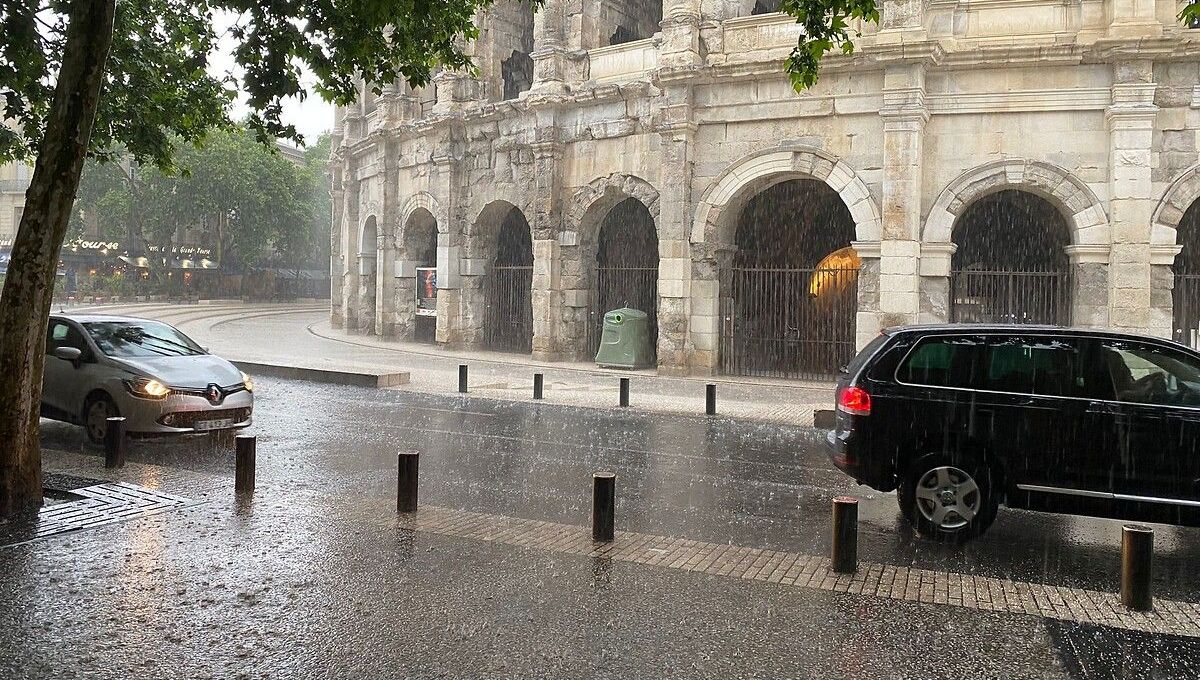 Pluie sur les arènes de Nîmes